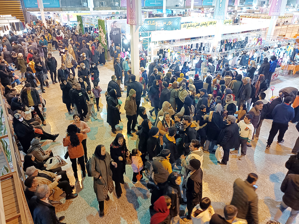 نمایشگاه پوشاک و جهیزیه با استقبال ویژه بازدیدکنندگان آغاز به کار کرد