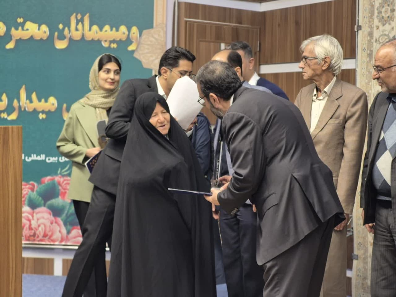 آیین تجلیل از فعالین حوزه فرش برگزار شد