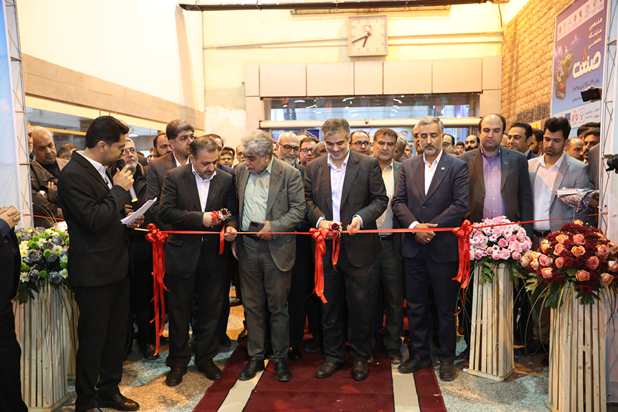 هفدهمین نمایشگاه تخصصی صنعت با حضور استاندار مرکزی افتتاح شد